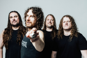 Rychleji, hlasitěji, šíleněji: AIRBOURNE vezmou Forum Karlín útokem už v srpnu