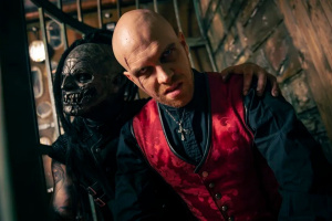 Co nastane, vyrobíme-li sloučeninu ze SABATON, GHOST a THE WALKING DEAD, žáku Cartere?