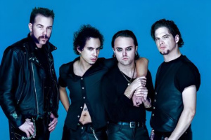 „Metal potřebuje pořádný nakopnutí do zadku“: jak METALLICA s „Load“ provokovala