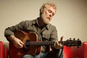 Svět ztratil jedinečný hlas. V 56 letech tragicky zemřel oscarový hudebník Glen Hansard
