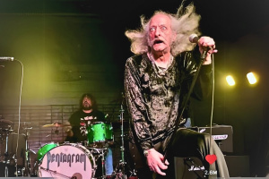 Poté, co se stal internetovou senzací, kapelu PENTAGRAM musela eskortovat policie