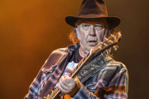 Neil Young nabídl Gróňanům zdarma celý svůj online katalog 