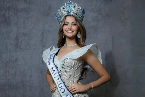 Zpěvačka DECESSUS rozjela death metal i na celosvětové soutěži krásy Miss World
