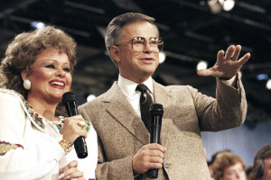 Zemřel kontroverzní televizní kazatel Jim Bakker. Jeho skandály inspirovaly i IRON MAIDEN 