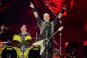 James Hetfield (METALLICA) odmítá být na koncertech politickým agitátorem, na rozdíl od jiných