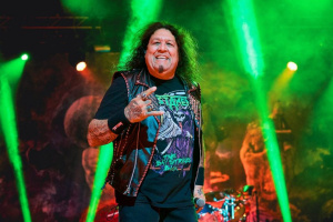 Chuck Billy (TESTAMENT) láká na autobiografii „Holding My Breath: The Two Testaments of Chuck Billy“