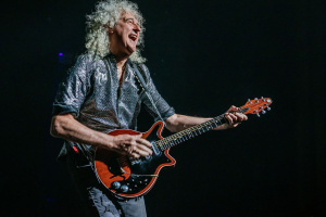 Brian May změnil názor na AI. Show QUEEN s digitálními avatary se vzdaluje