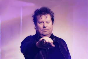 Timo Tolkki (ex-STRATOVARIUS) odehraje turné vsedě. Před dnešním koncertem v Olomouci vysvětlil proč