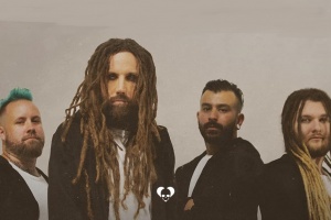 Kytarista KORN posílá další zákusek se svojí bokovkou