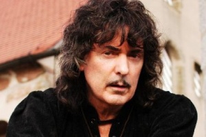 Ritchie Blackmore se prý chce vrátit k rocku