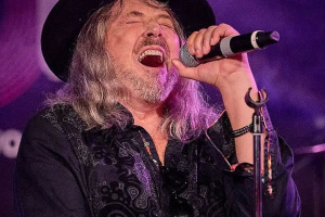 DOKKEN v Hollywoodu naživo: Vzpomínka na zašlou slávu