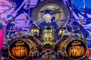 Bubeník ZZ TOP Frank Beard opět za bicími