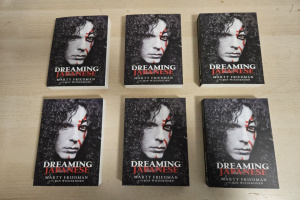 Strhující autobiografie hvězdného kytaristy MEGADETH Martyho Friedmana vychází právě dnes!