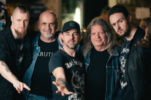 Zářijový Spark uvádí MOTORBAND: „Čím větší překážka přijde, tím víc nás to semkne.“