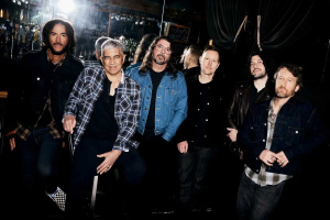 Nový klip FOO FIGHTERS vyzařuje lásku k hororům, humoru a k Lemmymu