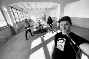 Císařovy nové šaty pro oběti pandemie blbosti