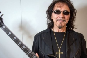 Tony Iommi má téměř pět set riffů ukrytých v mobilu