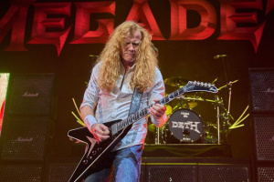 Dave Mustaine by byl rád, aby se poslední koncert MEGADETH odehrál mimo tuto planetu