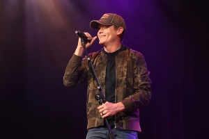 Frontman 3 DOORS DOWN vysílá do světa debutový singl 