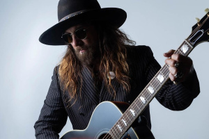 Vydání sólovky Johna Corabiho doplňuje vzpomínka na šedesátá léta