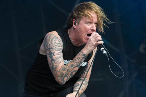 Bývalý frontman FEAR FACTORY Burton C. Bell finišuje se sólovým debutem