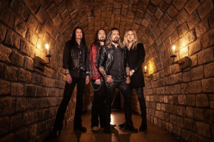 Faulknerovi ELEGANT WEAPONS v dubnu vydají druhé album